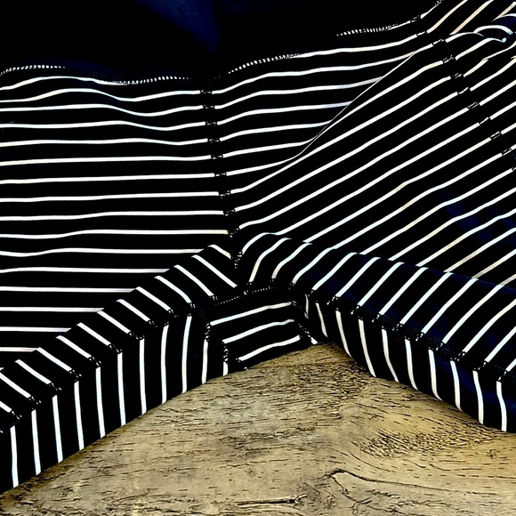 Striped Lululemon leggings, size 6 - Picture 3 of 4